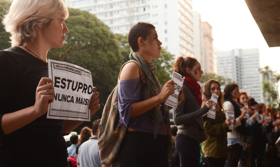 São Paulo - Manifestação de mulheres contra o machismo e a cultura do estupro na Avenida Paulista, região central da cidade (Rovena Rosa/Agência Brasil)