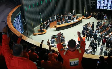 Brasília - Sessão da Câmara dos Deputados para votar projeto que desobriga a Petrobras de atuar no pré-sal (Fabio Rodrigues Pozzebom/Agência Brasil)