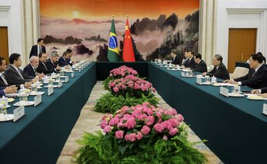 Presidente da República, Luiz Inácio Lula da Silva, durante Reunião com o Presidente da Comissão Permanente da Assembleia Nacional Popular, Zhao Leji. Grande Palácio do Povo, Pequim - China.
Foto: Ricardo Stuckert / PR