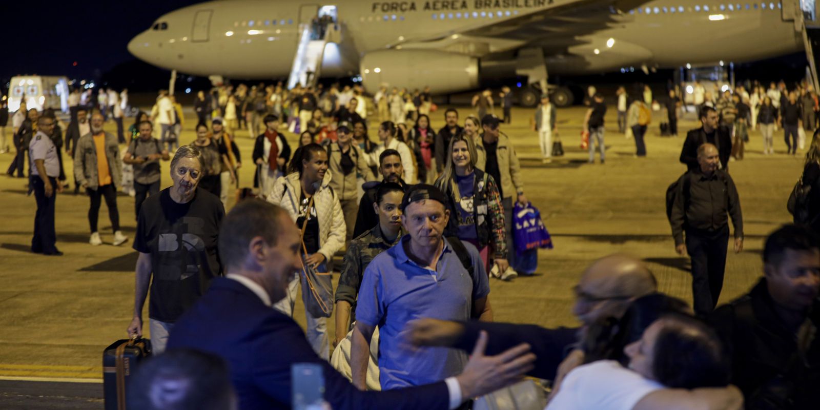 Primeiro avião da Força Aérea Brasileira decola do aeroporto de Tel Aviv  com brasileiros resgatados de Israel » Grupo Ceres de Comunicação