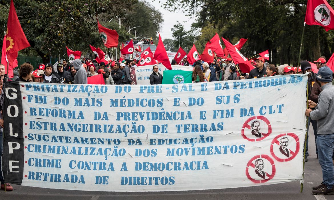 Porto Alegre – Participantes do Grito dos Excluídos protestam contra reformas da Previdência e Trabalhista na capital gaúcha (Daniel Isaia/Agência Brasil)