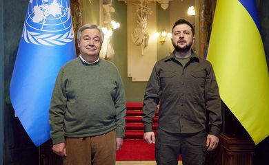 Secretário-geral da ONU, António Guterres, e presidente da Ucrânia,  Volodymyr Zelenskiy, em Kiev
