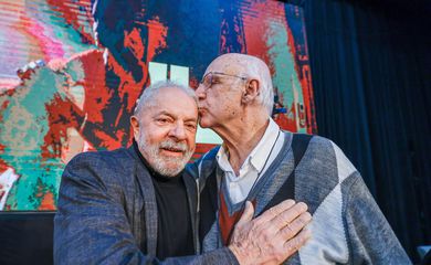 O presidente Lula com o padre Júlio Lancellotti. Foto: Ricardo Stuckert/PR