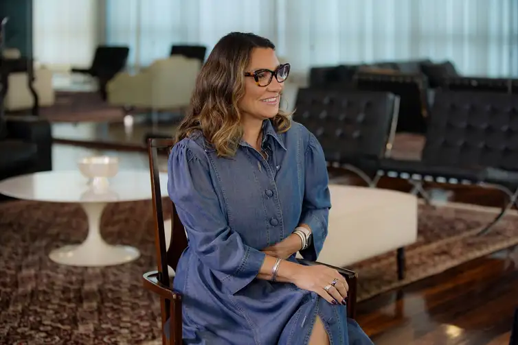 28/06/2023 - Brasília - A primeira dama do Brasil, Janja Lula da Silva, durante entrevista exclusiva a EBC, no Palácio da Alvorada. Foto: Rafa Neddermeyer/Agência Brasil