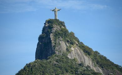 Cristo Redentor localizada no topo do morro do Corcovado