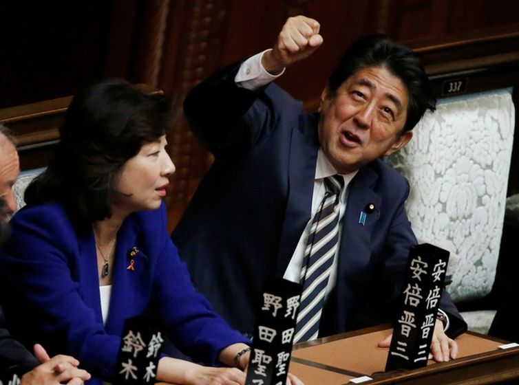 Primeiro-ministro do Japão, Shinzo Abe, na Câmara Baixa do Parlamento, em Tóquio - Agência Reuters