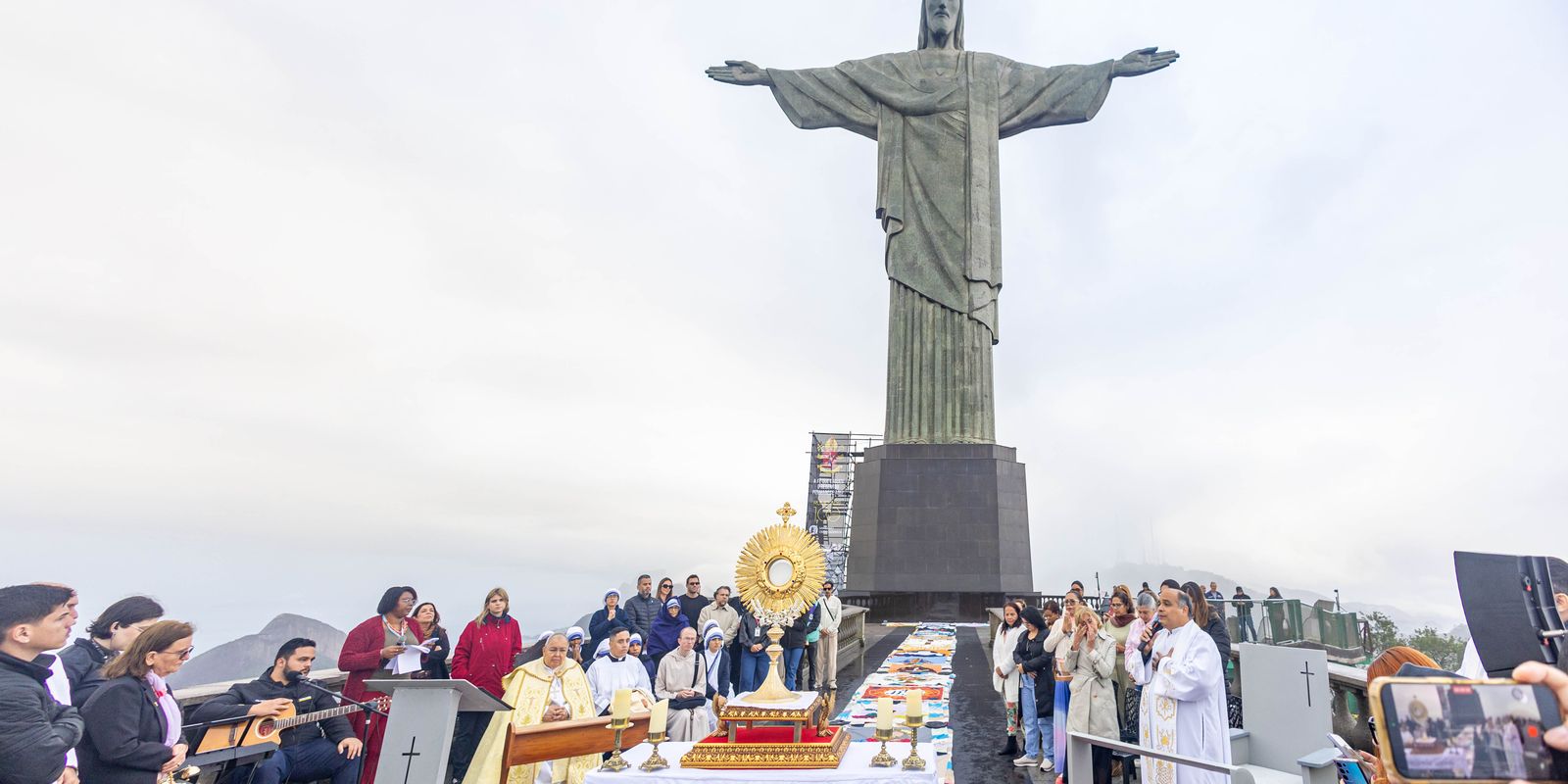 Cristo Redentor innova con alfombra de patchwork en Corpus Christi