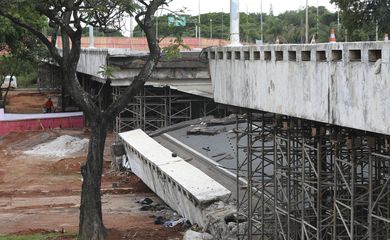 Brasília - Começam as obras de infraestrutura na Galeria dos Estados, próximo ao viaduto que  desabou no Eixão Sul (Fabio Rodrigues Pozzebom/Agência Brasil)