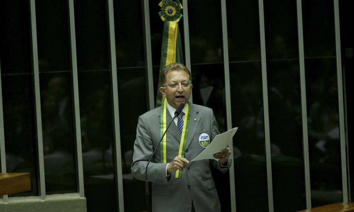 Brasília - Deputado João Campos (PRB/GO) durante discussão do processo de impeachment de Dilma, no plenário da Câmara (Wilson Dias/Agência Brasil)