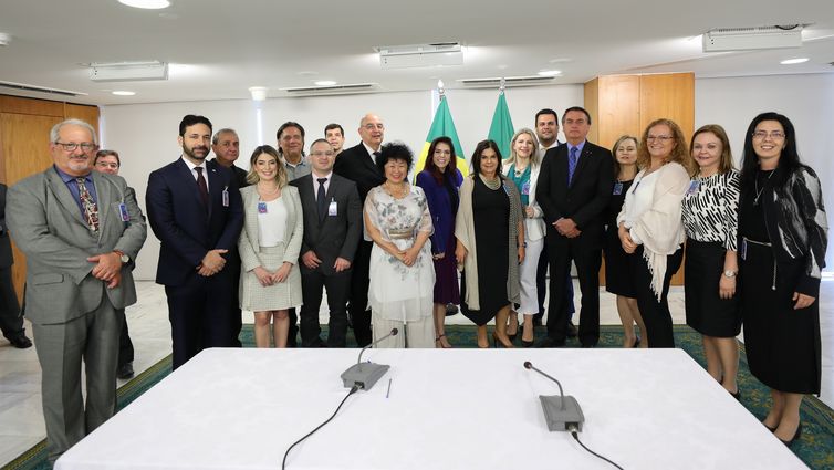O presidente Jair Bolsonaro se reuniu  no Palácio do Planalto, com médicos que apoiam o uso da cloroquina e da hidroxicloroquina no tratamento da covid-19