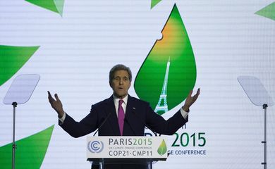 Secretário de estado norte-americano, John Kerry, fala na 21ª Conferência das Partes das Nações Unidas sobre Mudanças Climáticas (COP21)