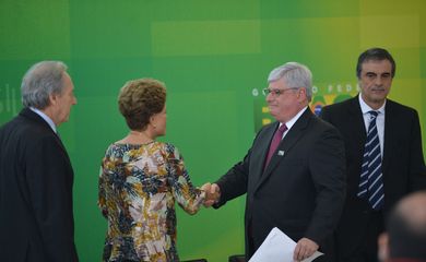 A presidenta Dilma Rousseff reconduz ao cargo o atual procurador-geral da República, Rodrigo Janot (José Cruz/Agência Brasil)