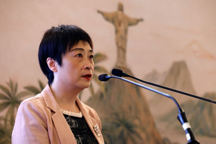 Rio de Janeiro (RJ), 25/03/2026 - Tian Min, cônsul-geral da República Popular da China no Rio de Janeiro, participa de solenidade de abertura da exposição de arte e caligrafia, Horizontes em Diálogo, no Theatro Municipal do Rio de Janeiro (TMRJ), abre o calendário de 2026 no contexto do Ano Cultural China-Brasil. Foto: Tânia Rêgo/Agência Brasil