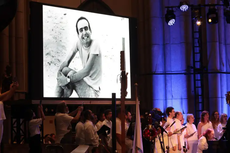 São Paulo (SP), 25/10/2025 - Ato Interreligioso na Igreja da Sé,  lembrando o jornalista Vladimir Herzog, morto pelo regime militar no dia 25 de outubro de  1975. Foto: Paulo Pinto/Agência Brasil