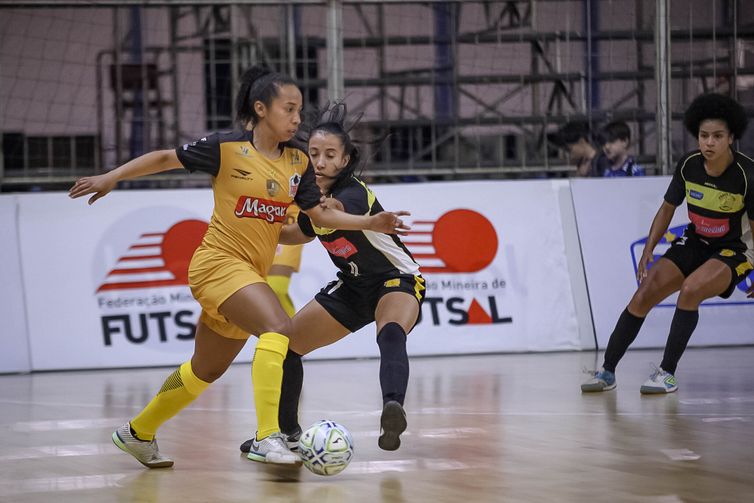 Futsal opens doors and promotes women s soccer in Brazil Ag ncia