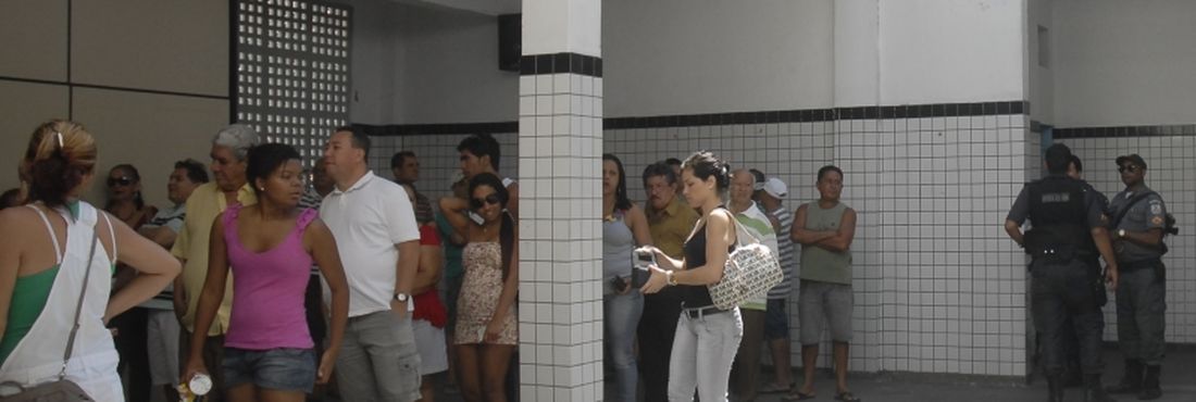 Eleitores votam no Rio de Janeiro