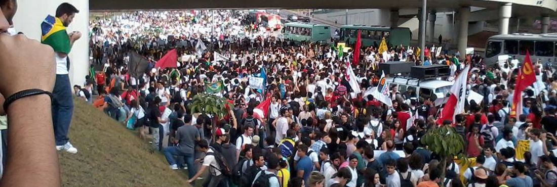 Manifestantes ocupam ruas da capital mineira