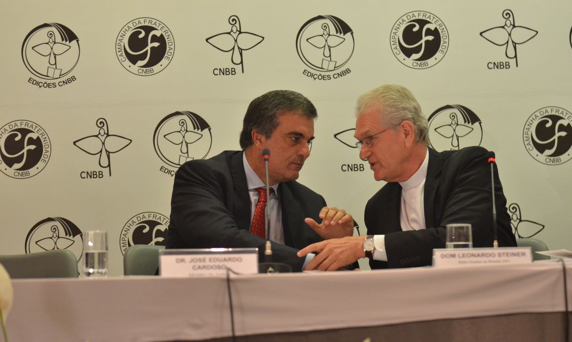 Brasília O ministro da Justiça, José Eduardo Cardozo, e o secretário-geral da CNBB, dom Leonardo Ulrich Steiner, participam do lançamento da Campanha da Fraternidade 2014 (José Cruz/Agência Brasil)