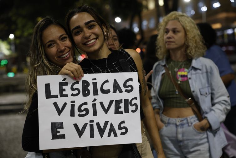 Fernando Frazão/Agência Brasil Rio de Janeiro (RJ), 19/08/2024 – Dia do Orgulho Lésbico reúne mulheres no centro da cidade em luta por direitos e contra o preconceito. Foto: Fernando Frazão/Agência Brasil