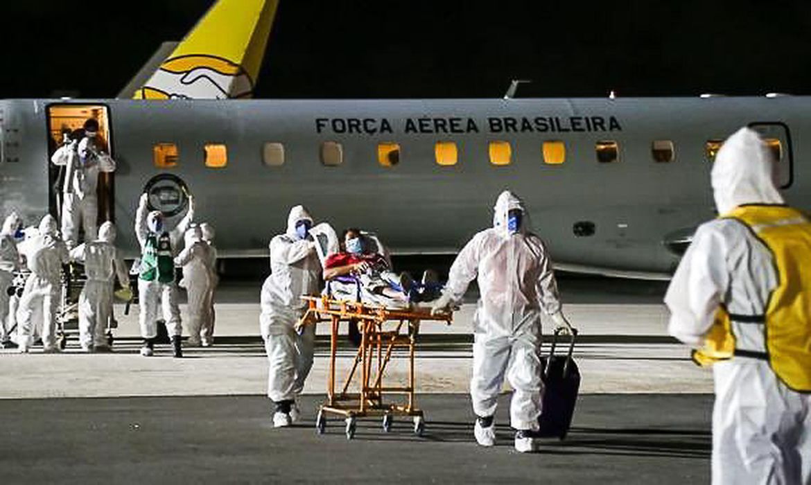 Aeronaves da Força Aérea Brasileira removem 248 pacientes do estado do Amazonas para várias cidades.