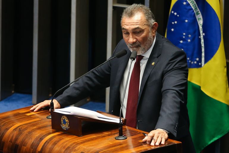 Brasília - Senador Telmário Mota durante sessão do impeachment no Senado, conduzida pelo presidente do STF, Ricardo Lewandowski  (Antonio Cruz/Agência Brasil)