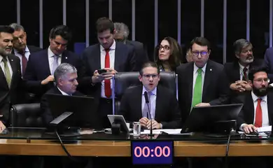 Brasília (DF), 11/06/2025  - Sessão da Câmara dos Deputados  que votou o PL- 4149/04, que aumenta a pena de reclusão pela posse ou porte de arma de fogo de uso proibido (como fuzis)  Foto: Lula Marques/Agência Brasil