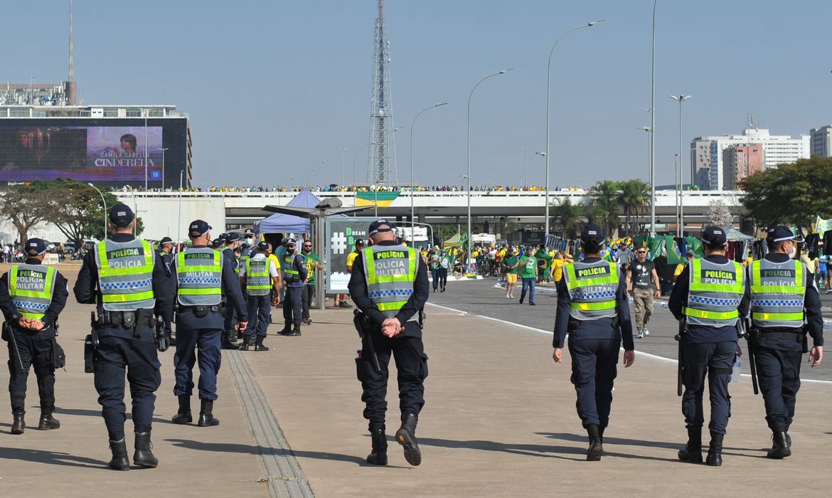 A Polícia Militar do Distrito Federal (PMDF) realiza segurança e bloqueio nas principais vias da Esplanada dos Ministérios