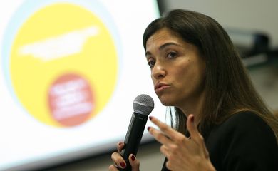 Brasília - A pesquisadora do Banco Mundial, Paula Tavares, durante lançamento do relatório “Fechando a Brecha: Melhorando as Leis de Proteção à Mulher contra a Violência”  (Marcelo Camargo/Agência Brasil)