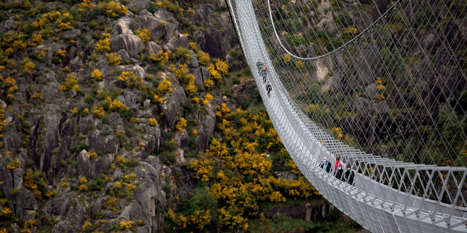 Portugal inaugura ponte suspensa de pedestres mais longa do mundo | Agência  Brasil