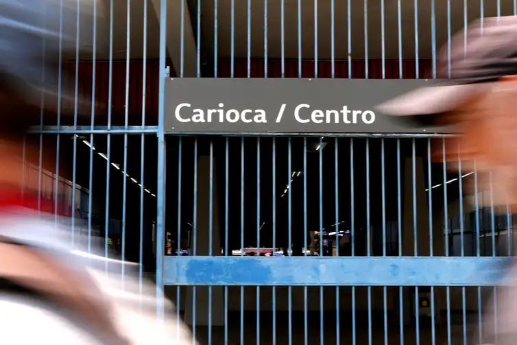 Rio de Janeiro (RJ), 28/02/2023 - Entrada da estação Carioca do metrô, no Largo da Carioca, centro da cidade. Foto:Tânia Rêgo/Agência Brasil