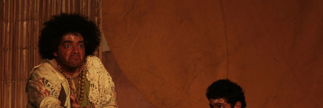 Peça 'Deus e o Diabo na Terra do Sol', encenada pelo grupo 'Cia Provisória' no 40º Fenata - Festival Nacional de Teatro, promovido pela Universidade Estadual de Ponta Grossa (UEPG).