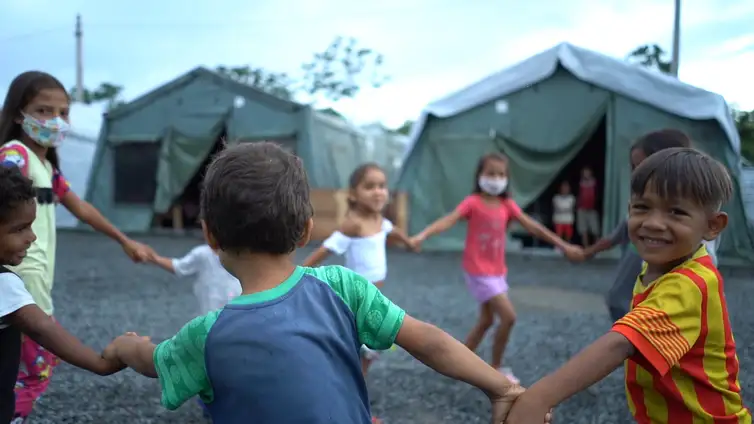 Crianças venezuelanas em abrigo de Roraima