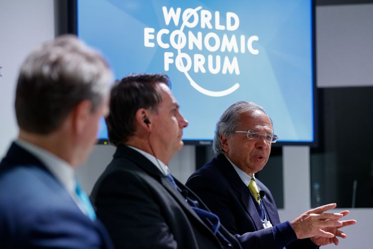 O Presidente da República, Jair Bolsonaro, e o Ministro de Estado da Economia, Paulo Guedes, durante reunião do Conselho Internacional de Negócios no Fórum Econômico Mundial em Davos