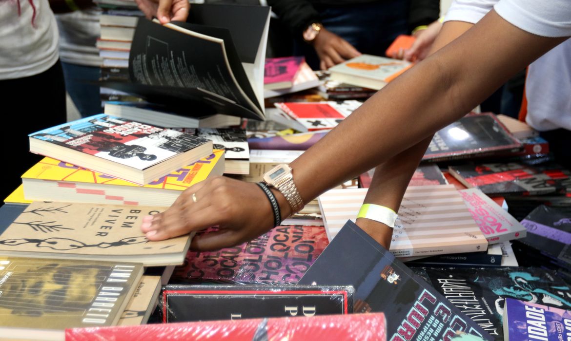 4ª edição da LER- O Festival do Leitor, encontro sobre livros que reúne todos os agentes da cadeia produtiva do livro no universo da Economia Criativa, no Pier Mauá, região portuária do Rio.
