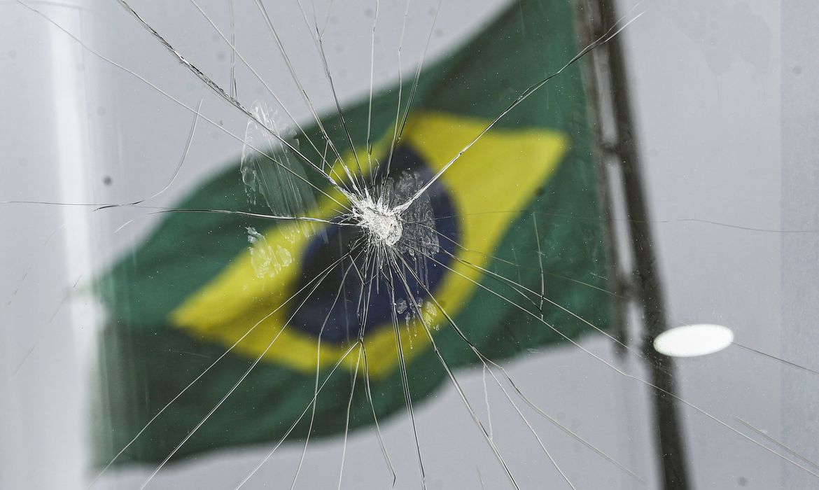 Brasília (DF) 08/01/2024 - Foto feita em 09/01/2023 - Móveis e janelas danificadas no Palácio do Planalto.
Foto: Marcelo Camargo/Agência Brasil