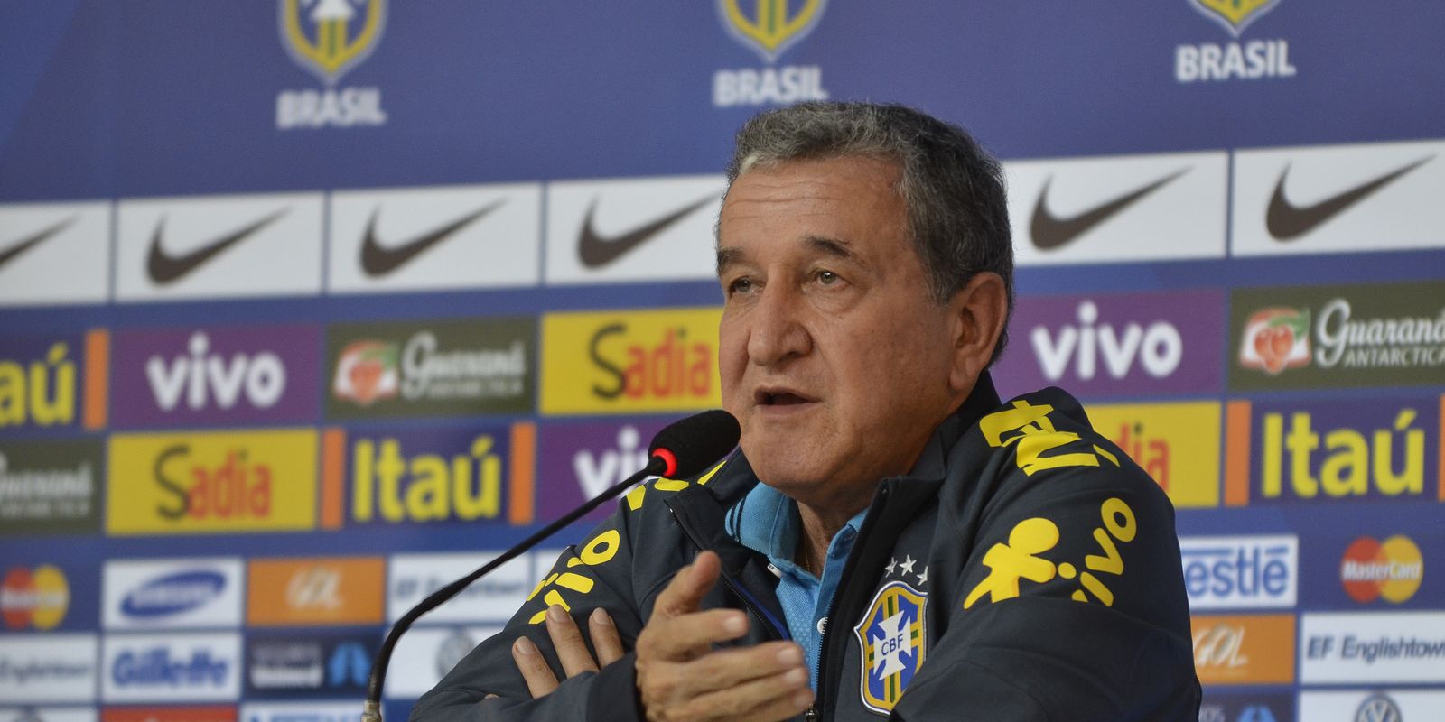 Carlos Alberto Parreira apresenta melhora, mas segue na UTI