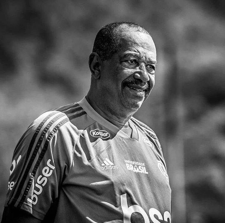 O massagista JOrgiho, funcionário mais antigo do Flamengo, morreu aos 68 nesta segunda-feira (4), vítima de covid-19