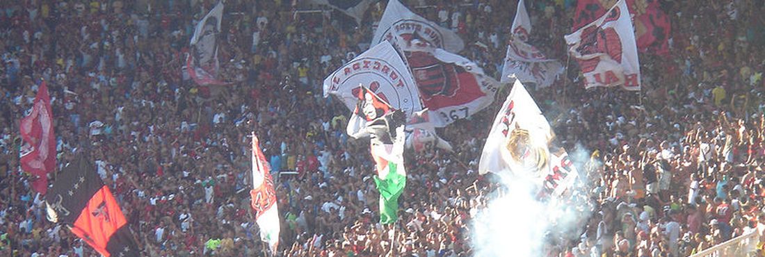 Torcida festejando o gol do Flamengo