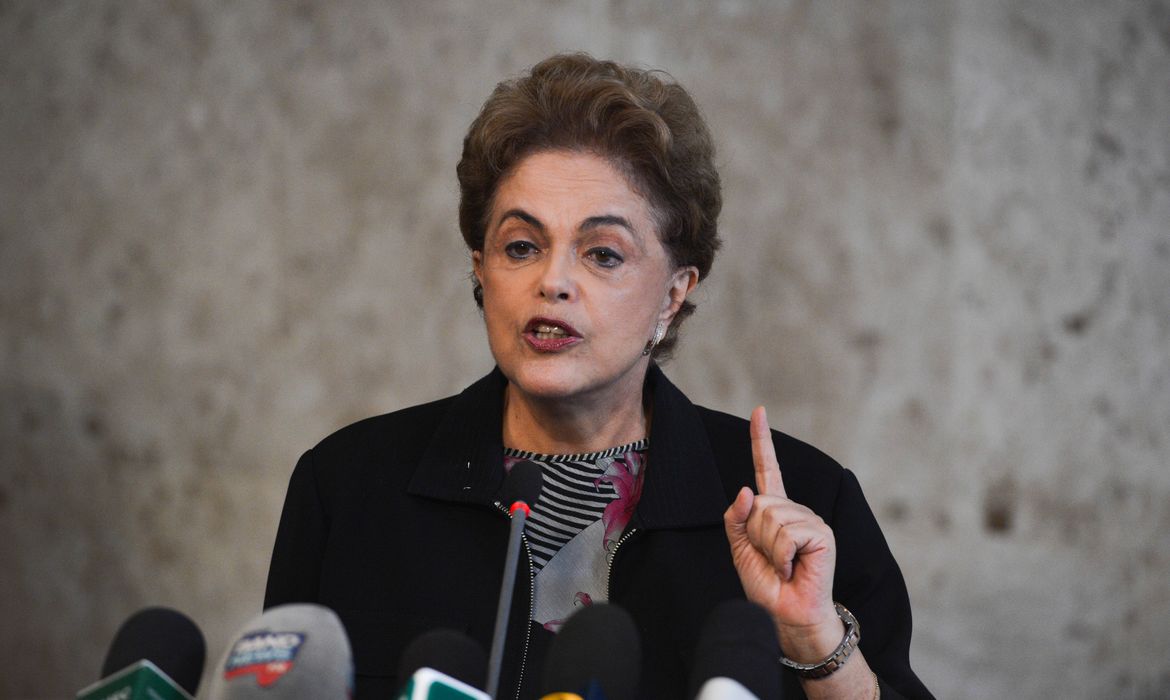 Brasília - A presidenta Dilma Rousseff afirmou, em entrevista coletiva, diz que não vai renunciar ao cargo (José Cruz/Agência Brasil)