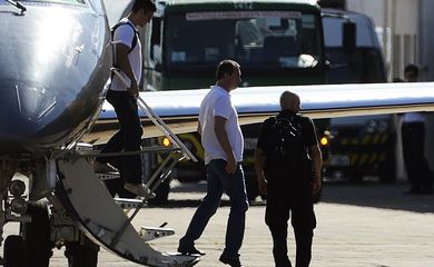 Joesley Batista desembarca no Hangar da Polícia Federal em Brasília