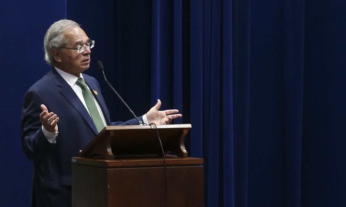 O ministro da Economia Paulo Guedes, participa do lançamento do modelo regulatório do Inmetro, no Auditório Dom João VI, da Imprensa Nacional.