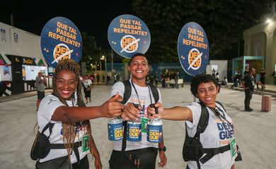 Rio de Janeiro (RJ) 10/02/2024 - Aplicação de repelente em foliões, no Sambódromo, contra a dengue.
Foto: Governo do RJ/SES
