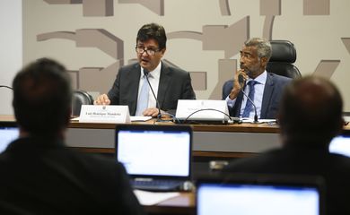 O ministro da Saúde, Luiz Henrique Mandetta, apresenta na Comissão de Assuntos Sociais do Senado, informações sobre as políticas e diretrizes de sua pasta, bem como a proposta de extinção do Programa Mais Médicos.