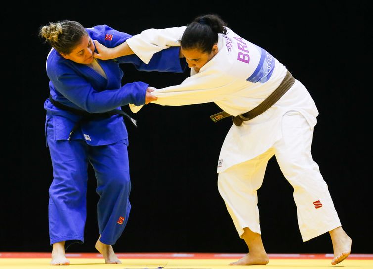 Alexandre Schneider/Exemplus/CPB/Direitos Reservados Rebeca Silva (Branco) do Brasil luta contra Meg Rodrigues do Brasil - Parapan - judô - Lima 2019