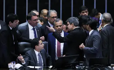 Brasília (DF) 18/12/2024  O Congresso Nacional realiza sessão semipresencial para votar o projeto da Lei de Diretrizes Orçamentárias (LDO) de 2025. (Senadores e Deputados da oposição e do governo negociam antes da votação da LDO). Foto Lula Marques/ Agência Brasil