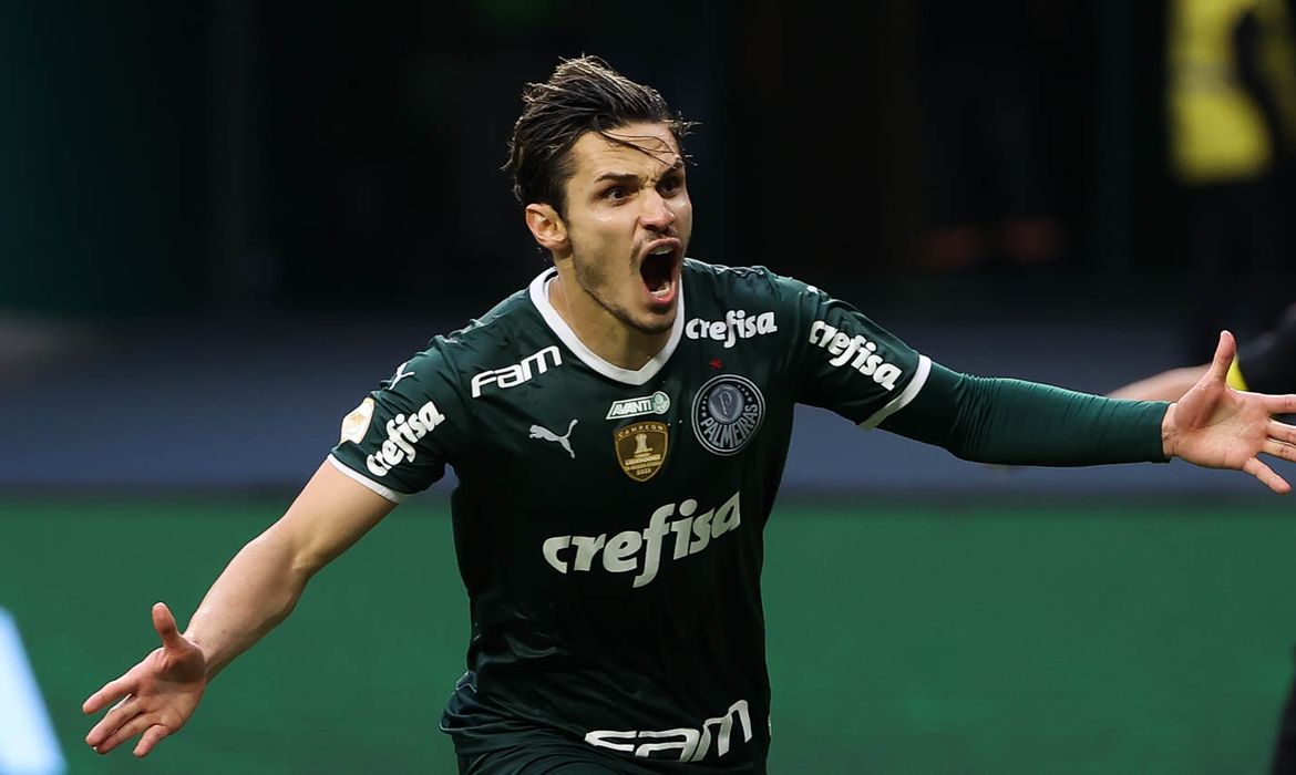 Raphael Veiga marca na vitória do Palmeiras por 3 a 0 sobre Goiás - em 07/08/2022 - Brasileiro