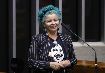 Brasília (DF), 04/09/2023 - Homenagem ao Dia da Amazônia: 35 Anos do Legado de Chico Mendes. Dep. Nilto Tatto (PT - SP) e a ativista Socioambiental, Ângela Mendes. Foto: Bruno Spada/Câmara dos Deputados