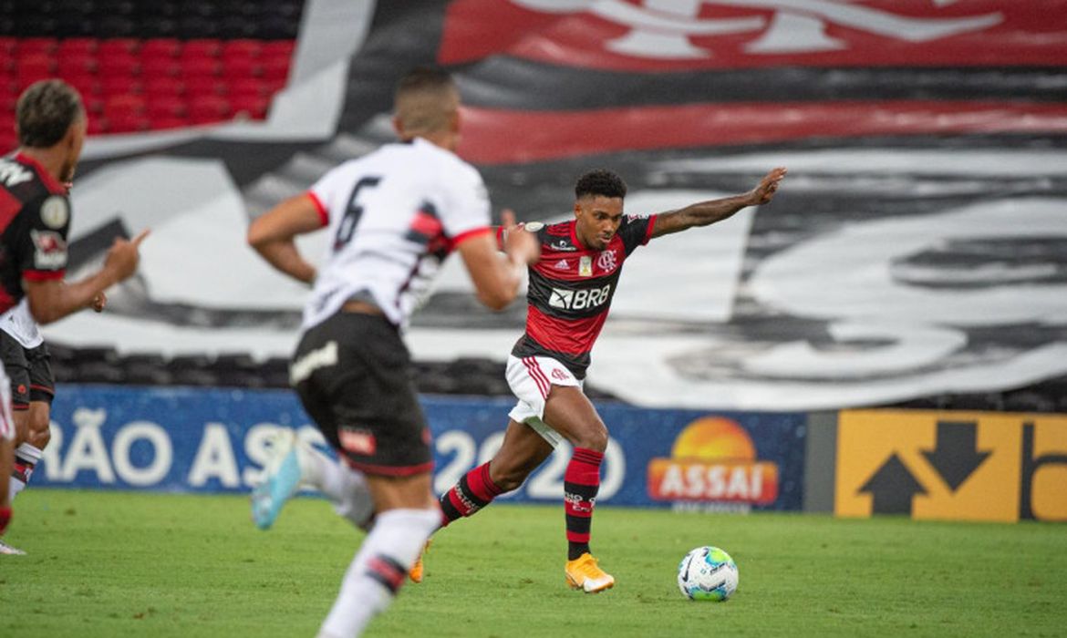 Flamengo deixa escapar a chance de colar na liderança