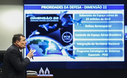 O ministro da Defesa, Paulo Sérgio Nogueira de Oliveira, participa de audiência na  Comissão de Relações Exteriores e de Defesa Nacional da Câmara dos Deputados