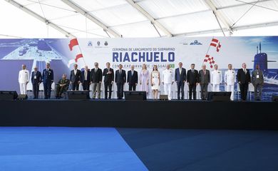 O presidente Michel Temer e o presidente eleito Jair Bolsonaro participam da Cerimônia de Lançamento do Submarino Riachuelo.
